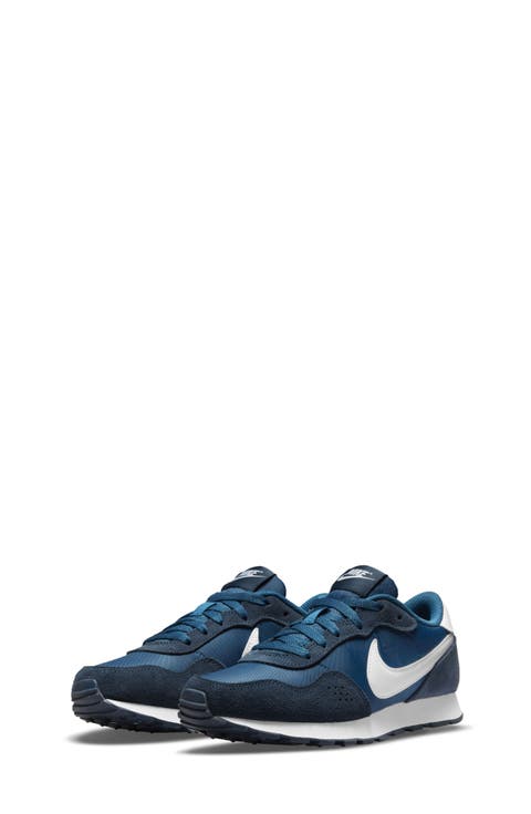 MD Valiant Sneaker (Big Kid)