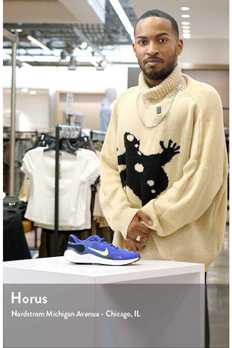 Revolution 7 Sneaker video