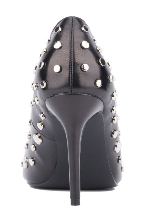 Torgeis Zoelle Studded Pump In Black