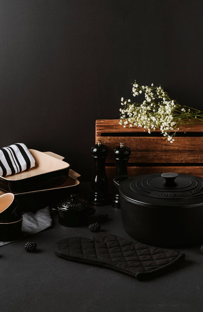 Cuisine::pro<sup
®</sup
LE CONNOISSEUR 6.6 Qt. Round French Oven, Alternate, color, Black