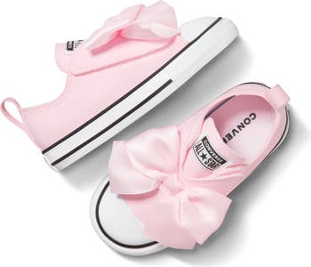 Kids' Chuck Taylor<sup>®</sup> All Star<sup>®</sup> Bow Easy-On Sneaker