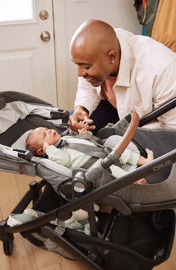 Cruz<sup>®</sup> V3 Stroller