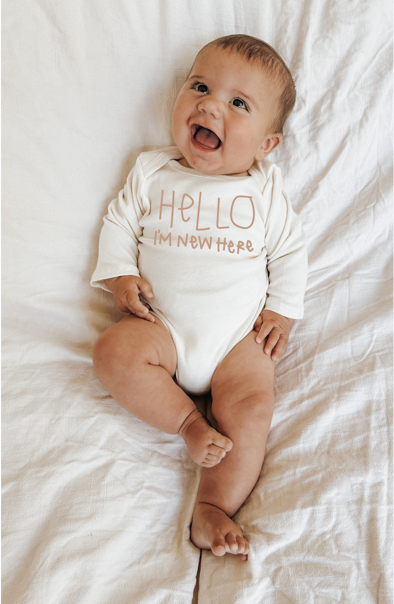 Tenth & Pine Hello I'm New Here Organic Baby Bodysuit Long Sleeve, Alternate, color, Natural Clay Lettering