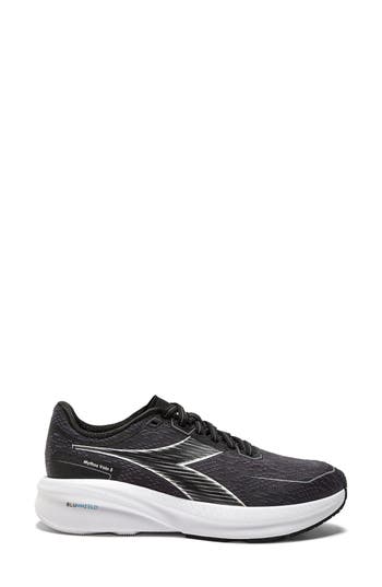 Diadora Mythos Blushield Volo 5 Sneaker In Black