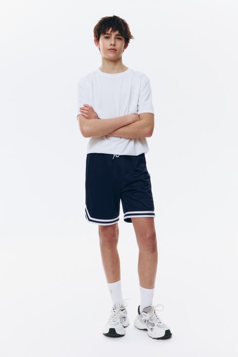 Basketball shorts with drymove
