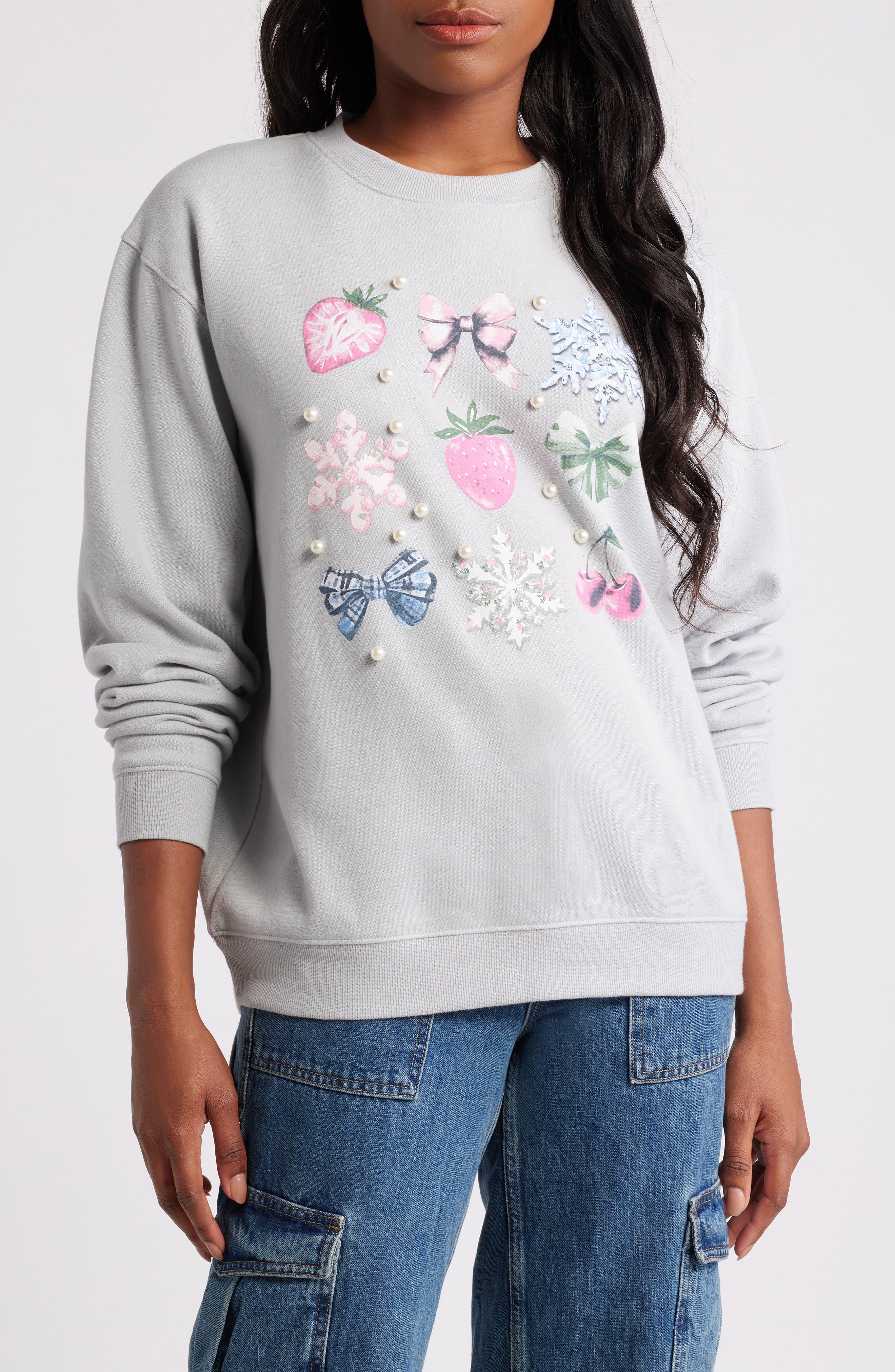 Vinyl Icons Winter Imitation Pearl Graphic Fleece Sweatshirt in Light Grey 