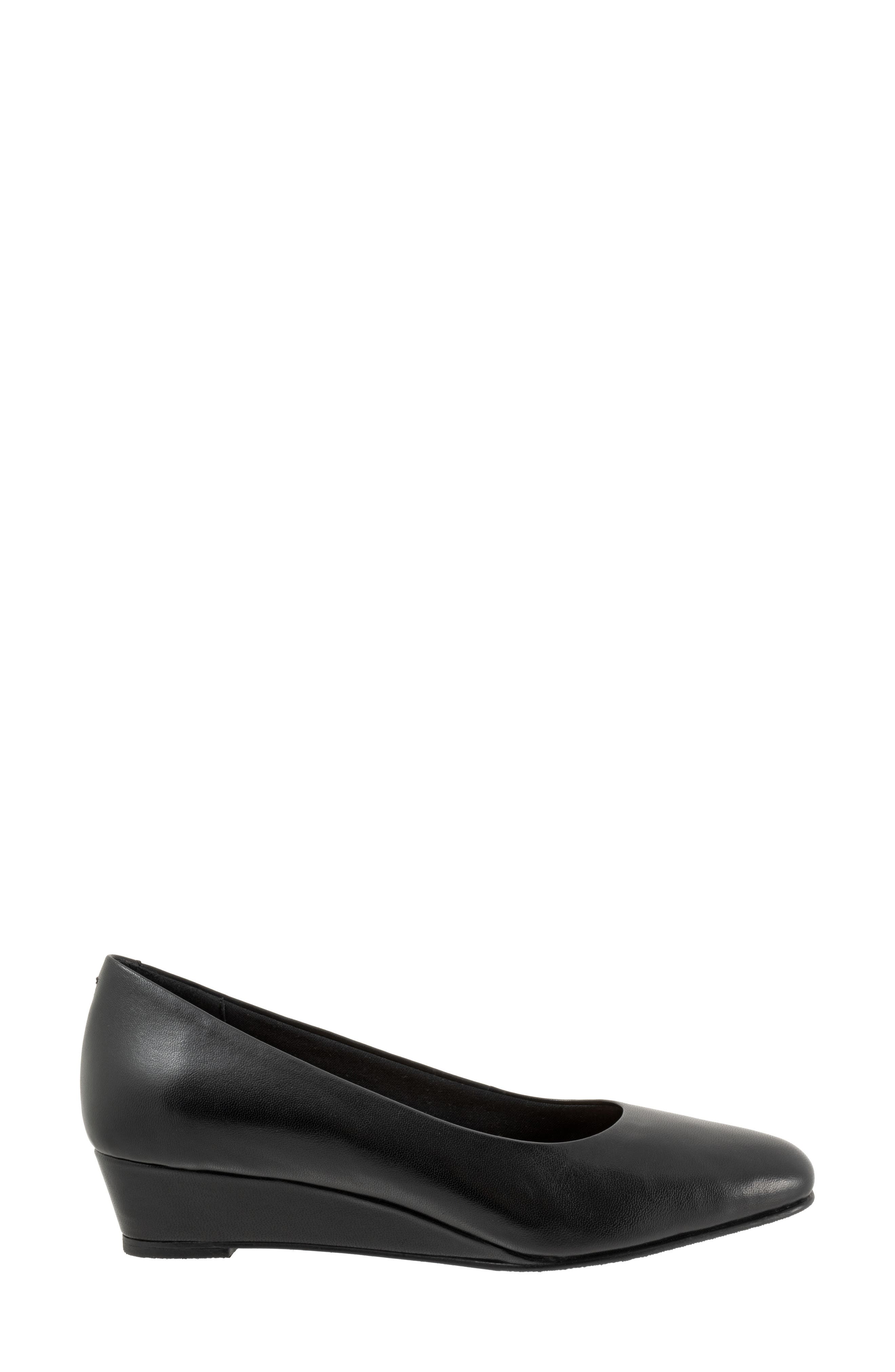 Trotters Denisse Wedge Pump, Alternate, color, Black