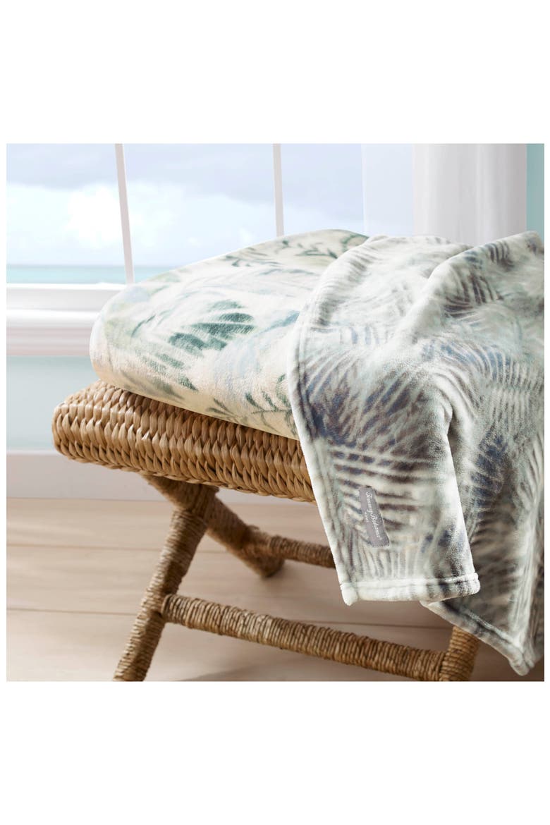 Wallpaper Leaves Fleece Throw Blanket, Alternate, color, GREEN