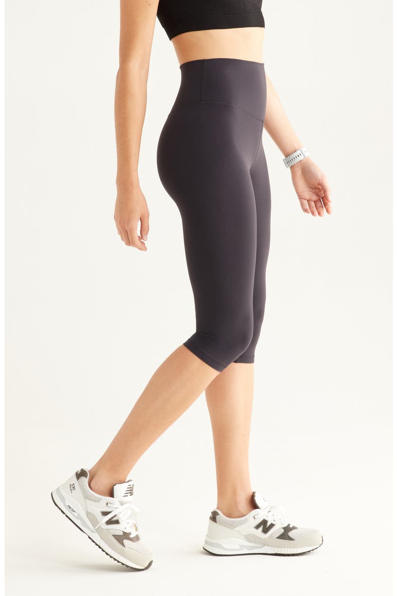 Studio Luxe High Waist Capri Leggings, Alternate, color, BLACK