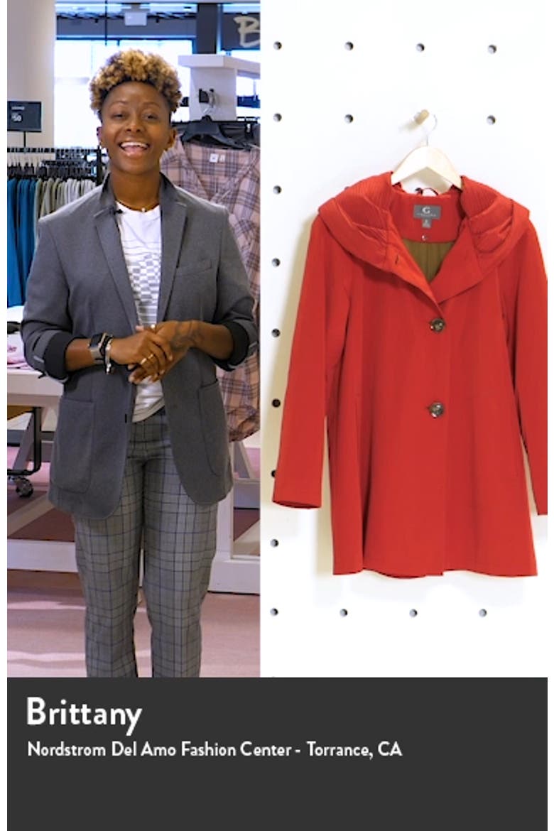 Pleated Collar Raincoat with Liner video
