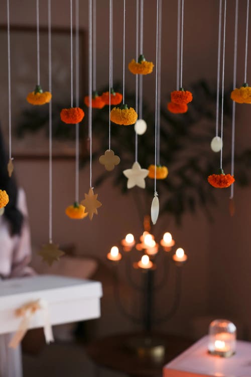 Fleck Foliage Brass Ornaments In Gold