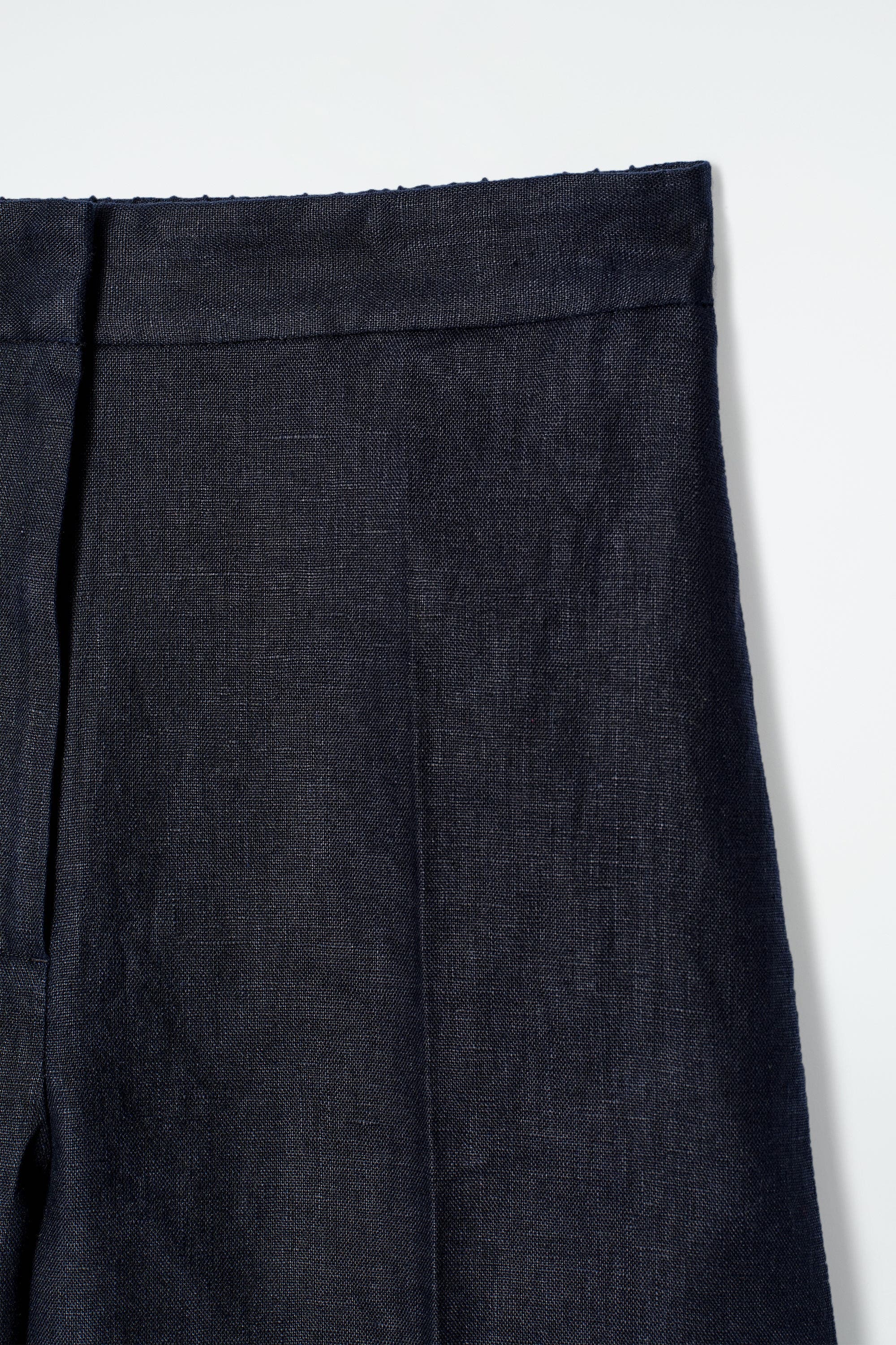Tailored Elasticated Linen Shorts - image 4