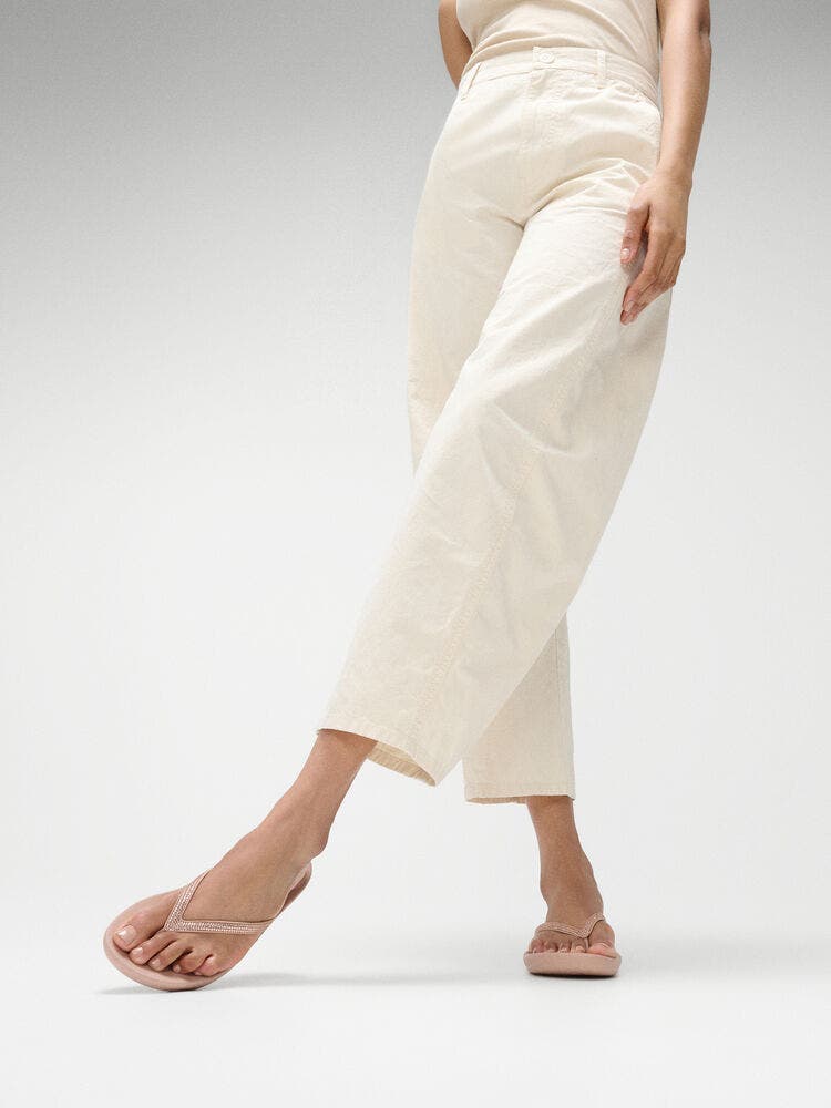FitFlop Iqushion Sparkle Flip-Flops, Alternate, color, Classic Beige