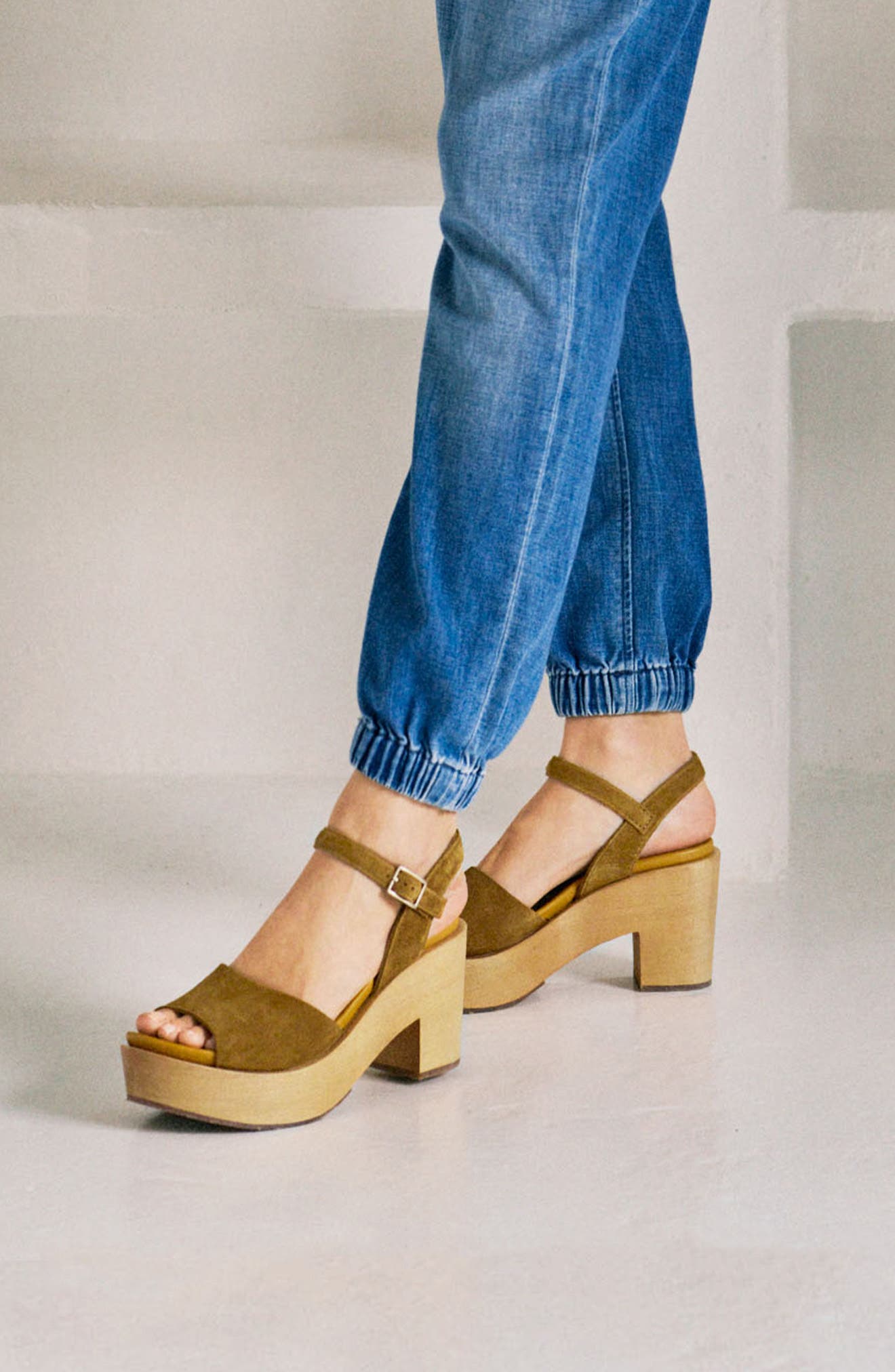 Pedro Garcia Danila Ankle Strap Platform Sandal, Alternate, color, Alpaca Castoro