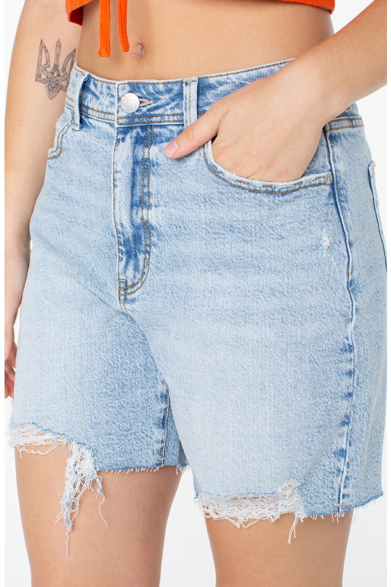 The Icon Cutoff Denim Shorts, Alternate, color, JEANIUS DENIM WASH