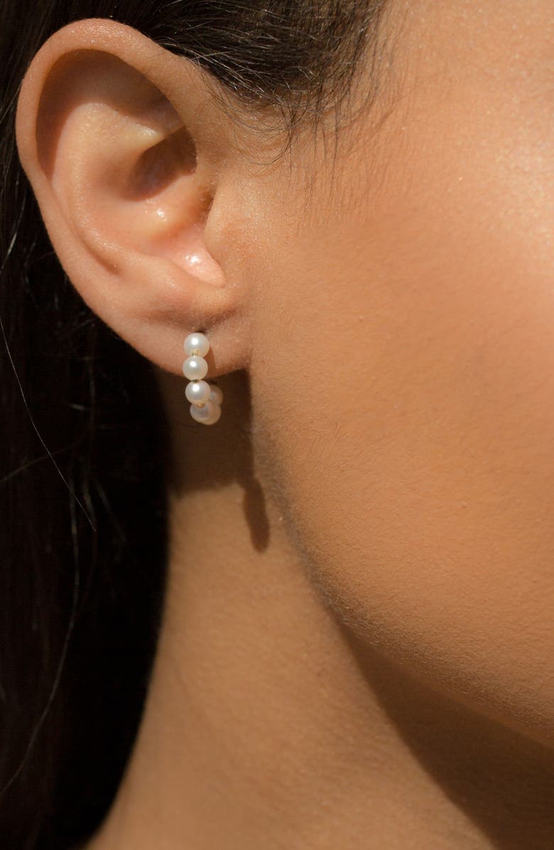 Poppy Finch Mini Baby Pearl Huggie Hoop Earrings, Alternate, color, 