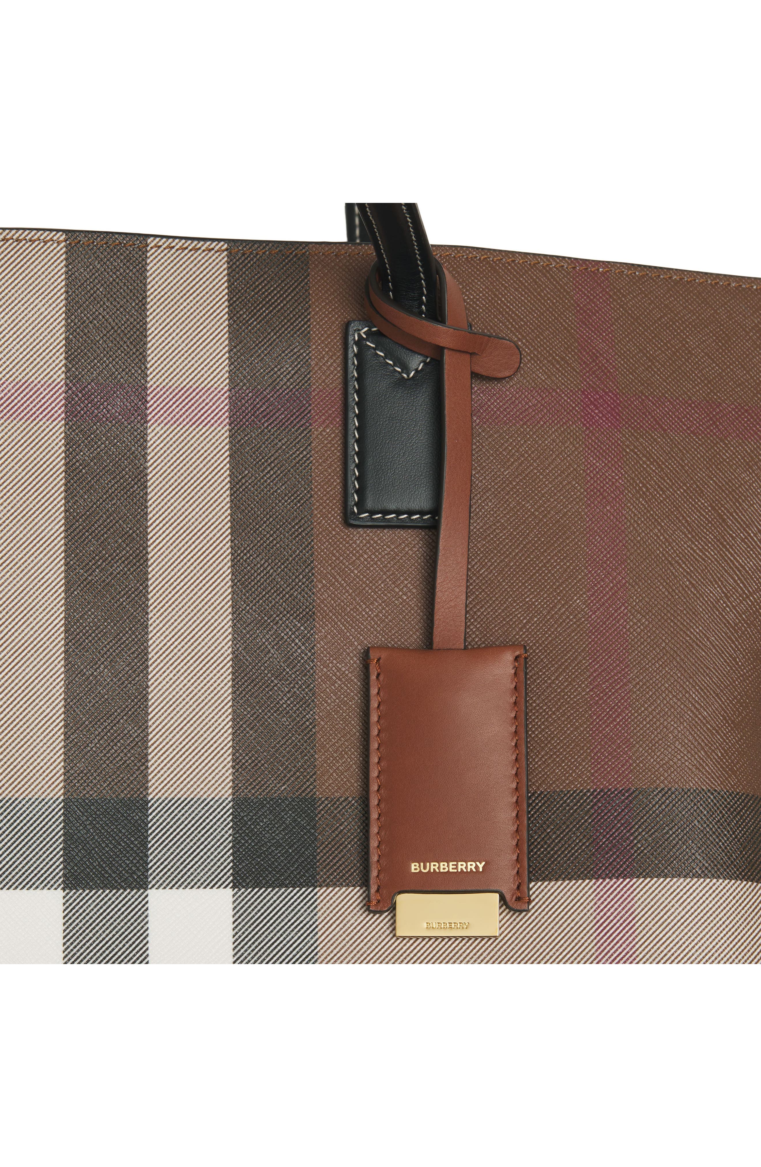 Женские сумки Burberry Medium Check E-Canvas & Leather Tote — фото 7