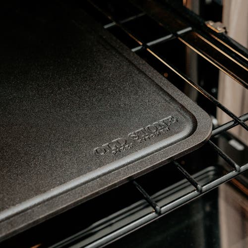 Old Stone Pizza Steel W/ Moat, 14x14-inch, 1/4" In Black
