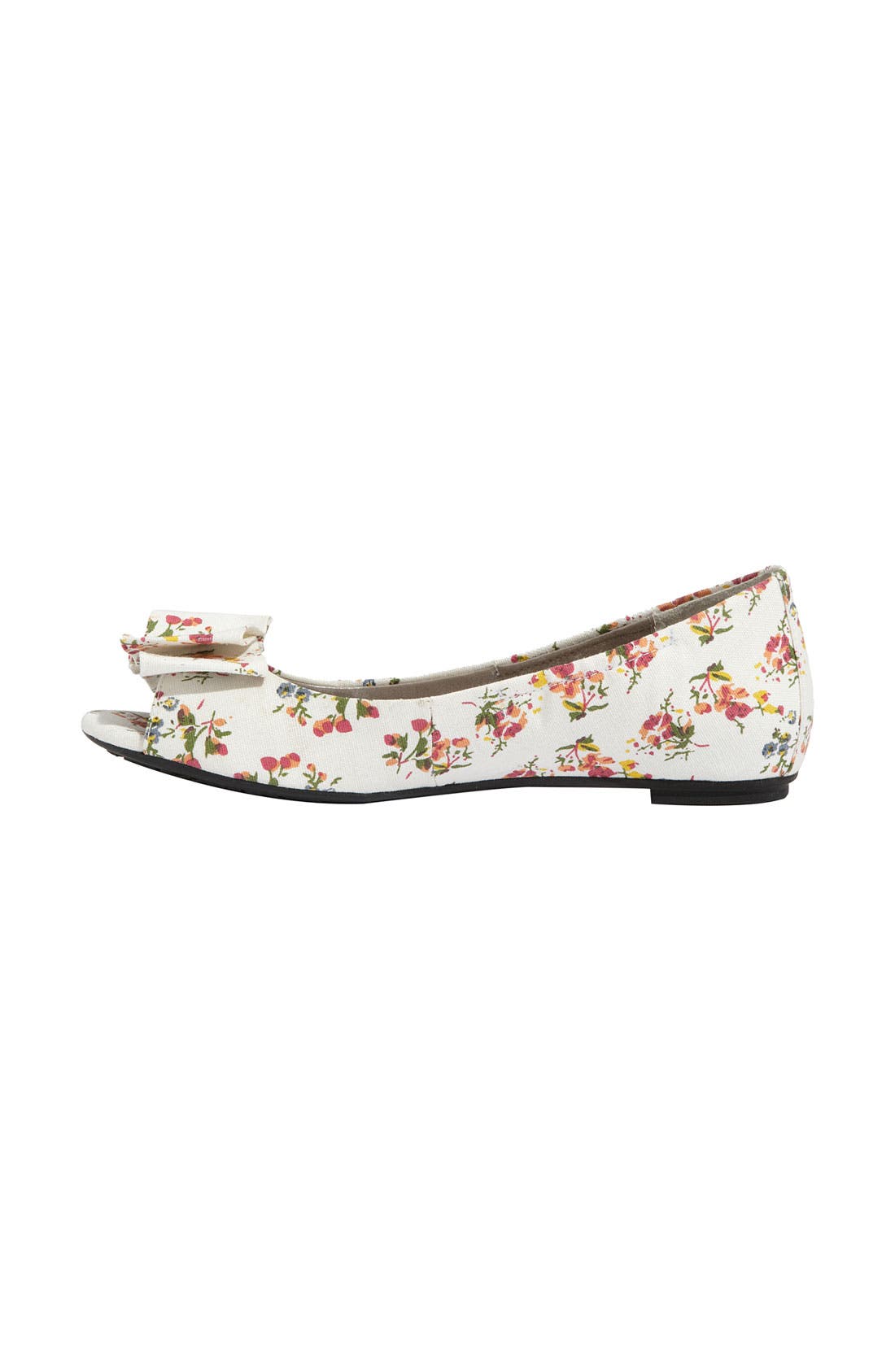 'Fianna' Flat, Alternate, color, WHITE FLOWERS