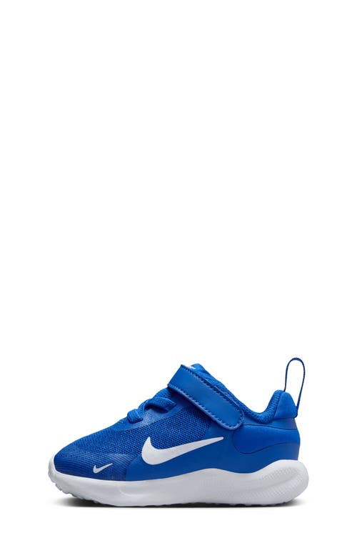 Nike Revolution 7 Sneaker