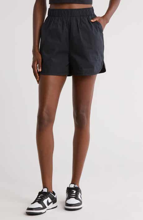 Nike Sportswear Chill Poplin Mid-Rise 5-Inch Shorts