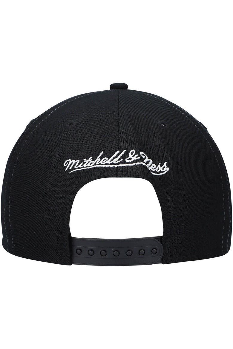 Men's Mitchell & Ness Black Chicago Bulls Hardwood Classics 1997 NBA Champions Snapback Hat, Alternate, color, Black