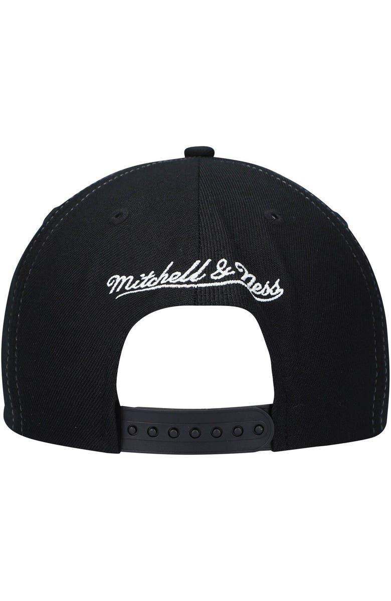 Mitchell & Ness Men's Mitchell & Ness Black Chicago Bulls Hardwood Classics 1997 NBA Champions Snapback Hat, Alternate, color, 