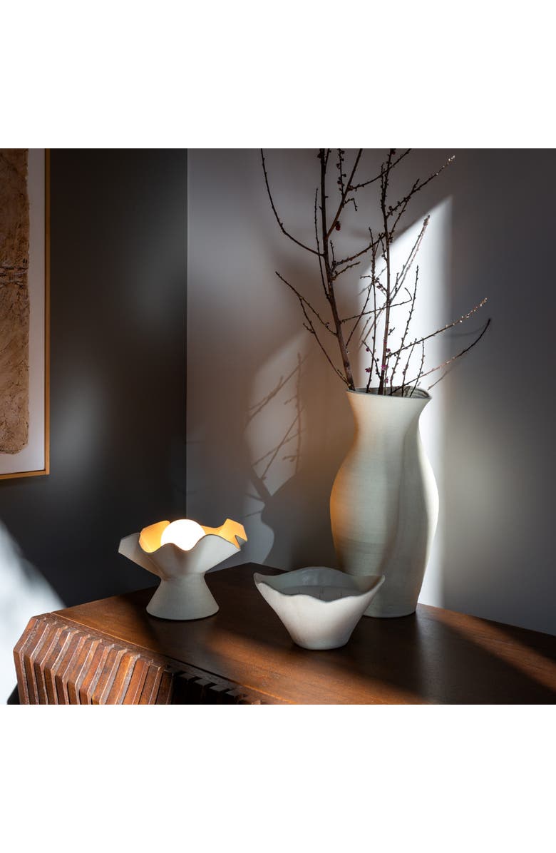 Dumae Helena Vase, Alternate, color, Raw Noir