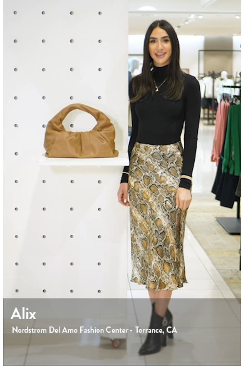 The Shoulder Pouch Calfskin Leather Hobo video