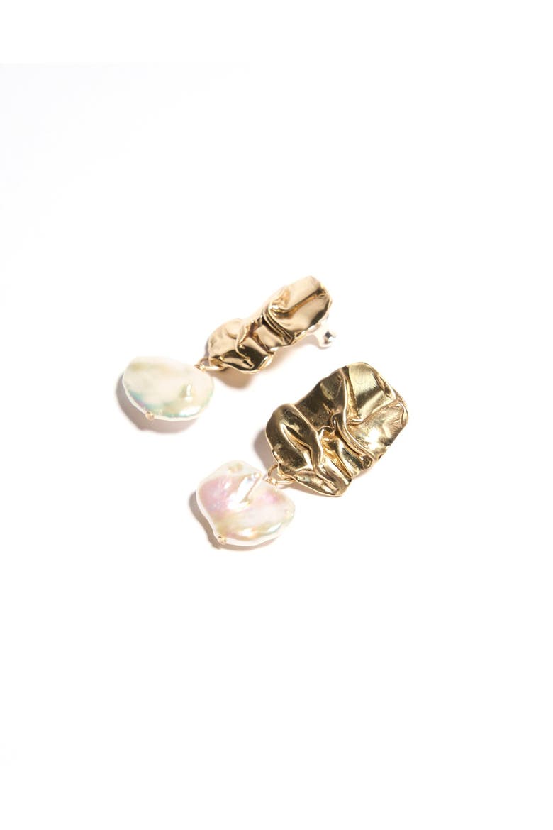 Fender with Pearl Earrings, Alternate, color, Brass