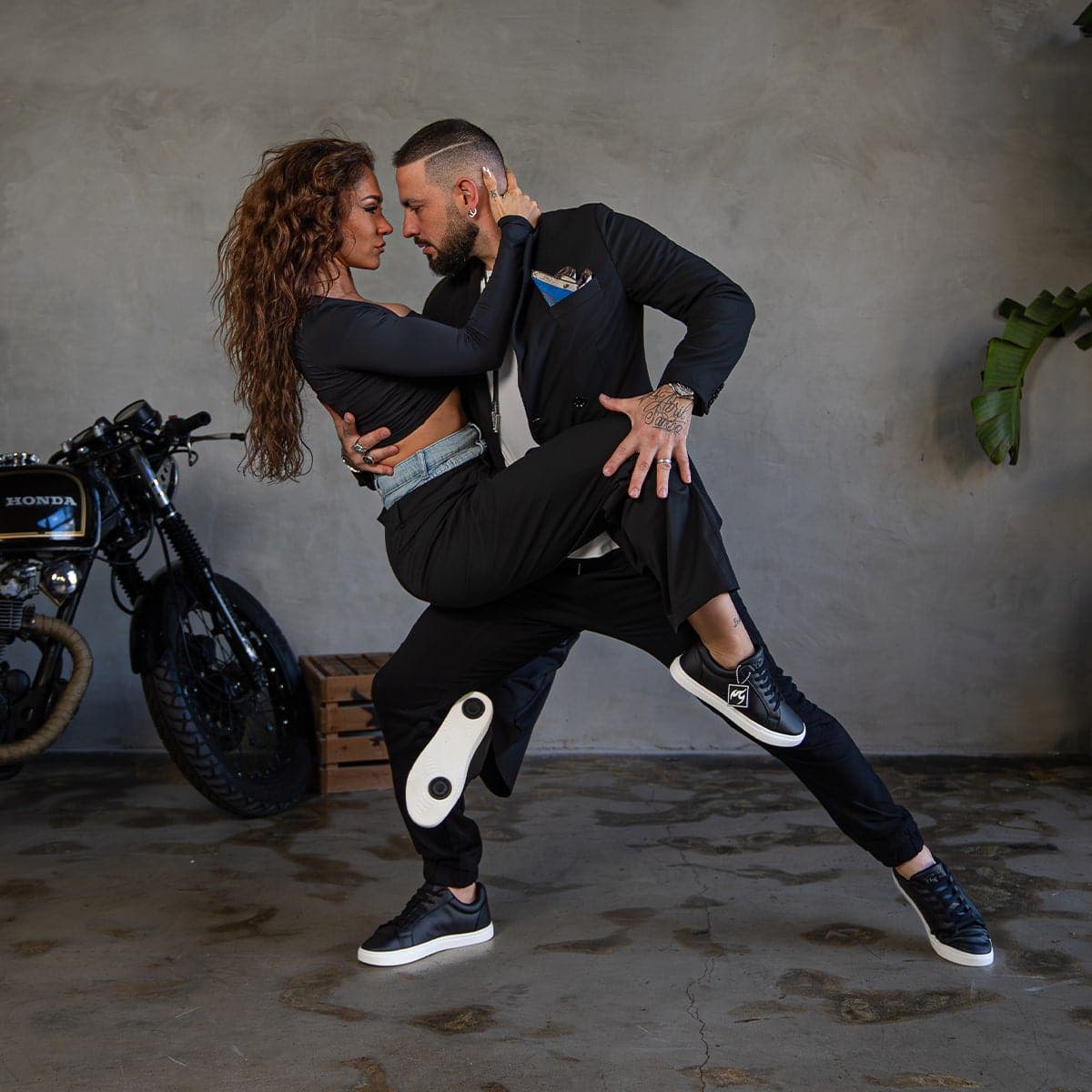 Fuego Women's Low-top Sneaker, Alternate, color, Black