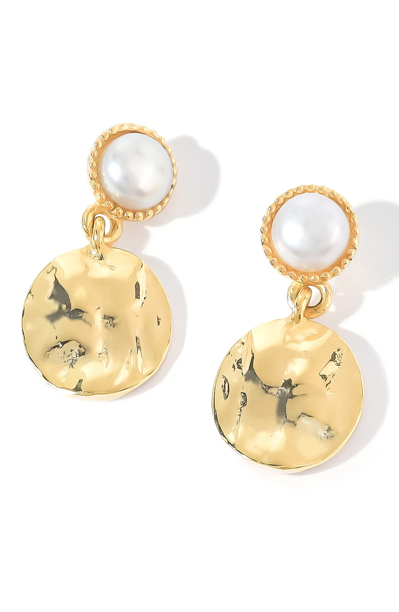 Ys Gems Freshwater Pearl Stud Earrings In White