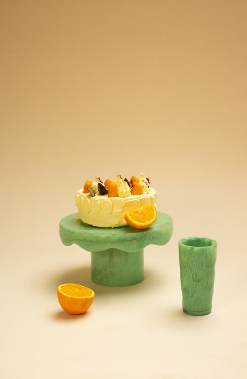 Casa Amarosa Scallop Resin Cake Stand