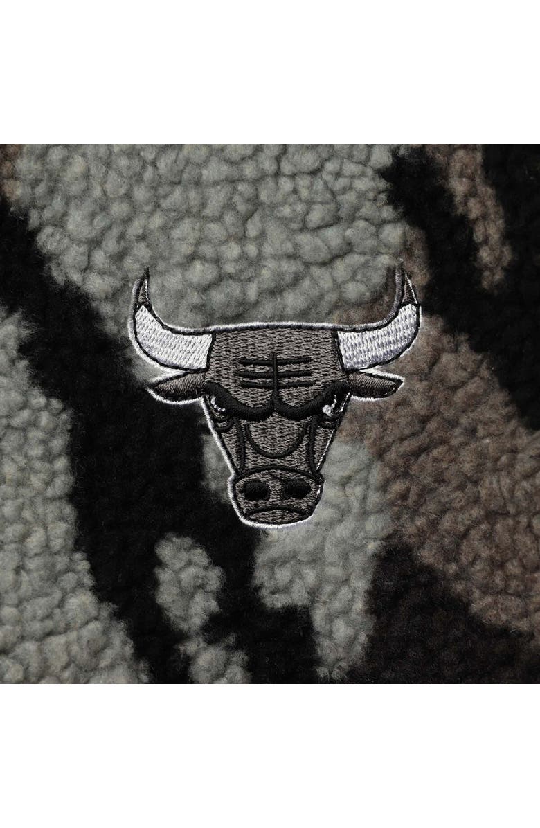 THE WILD COLLECTIVE Women's The Wild Collective Black Chicago Bulls Camo Sherpa Full-Zip Bomber Jacket, Alternate, color, Black