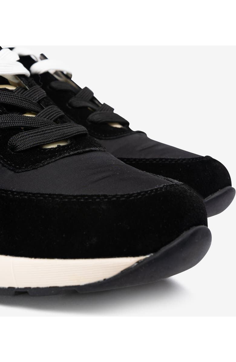 Freshy Modern Runner Sneaker, Alternate, color, Black
