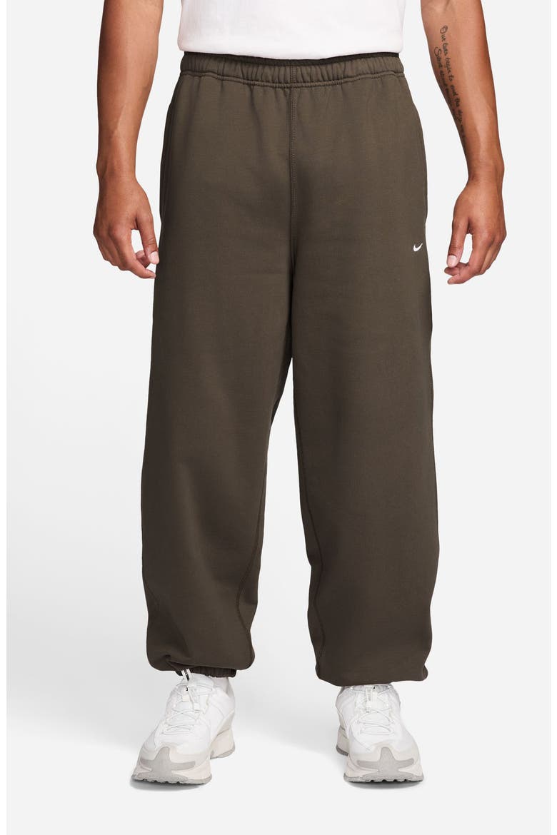 Solo Swoosh Fleece Sweatpants, Main, color, DARK HAZEL/ WHITE