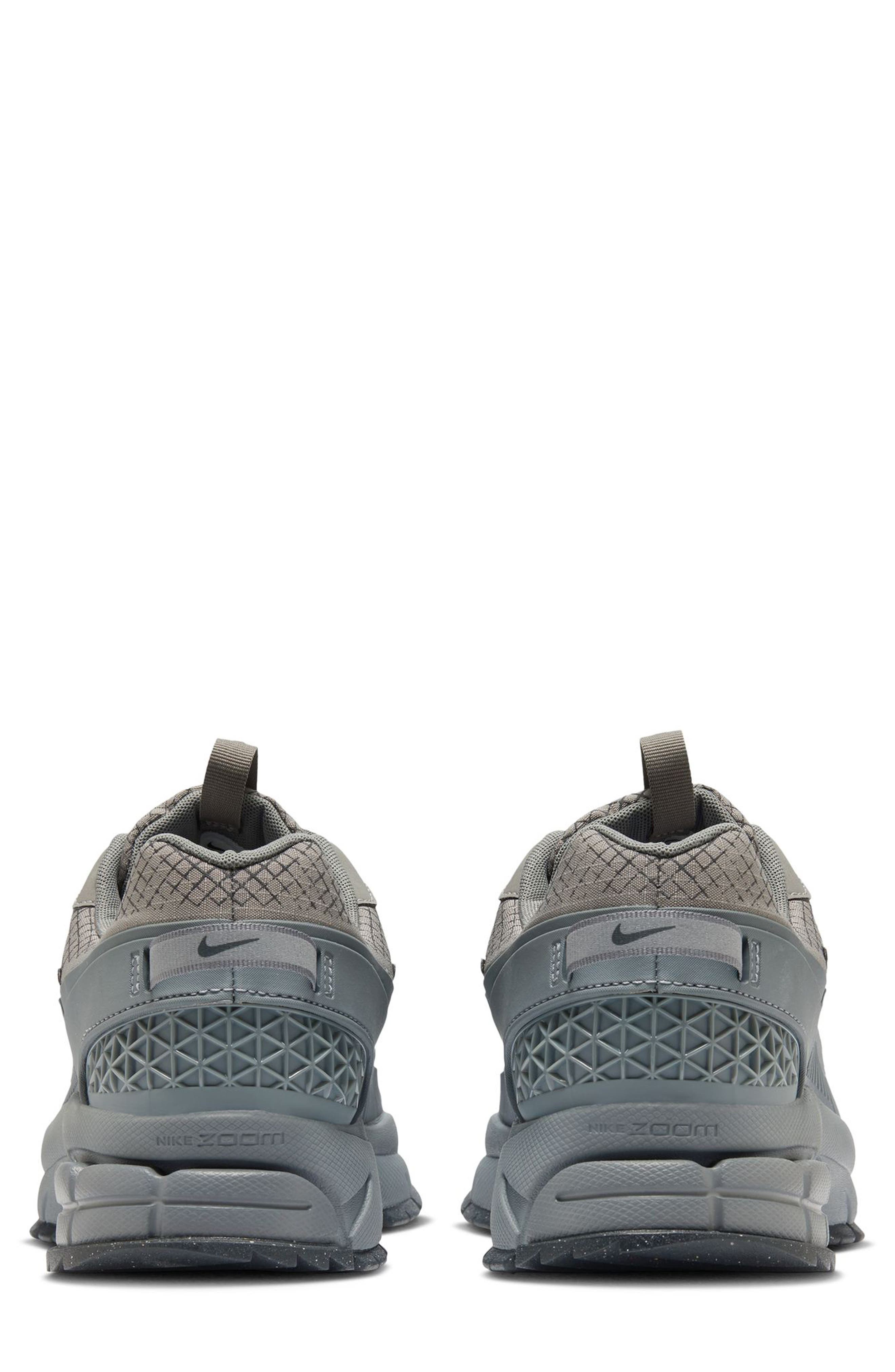 Nike Zoom Vomero Roam Winterized Sneaker, Alternate, color, Pewter/ Cool Grey