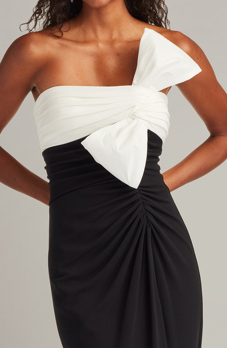 Tadashi Shoji Taffeta Bow One-Shoulder Gown, Alternate, color, Black/ White