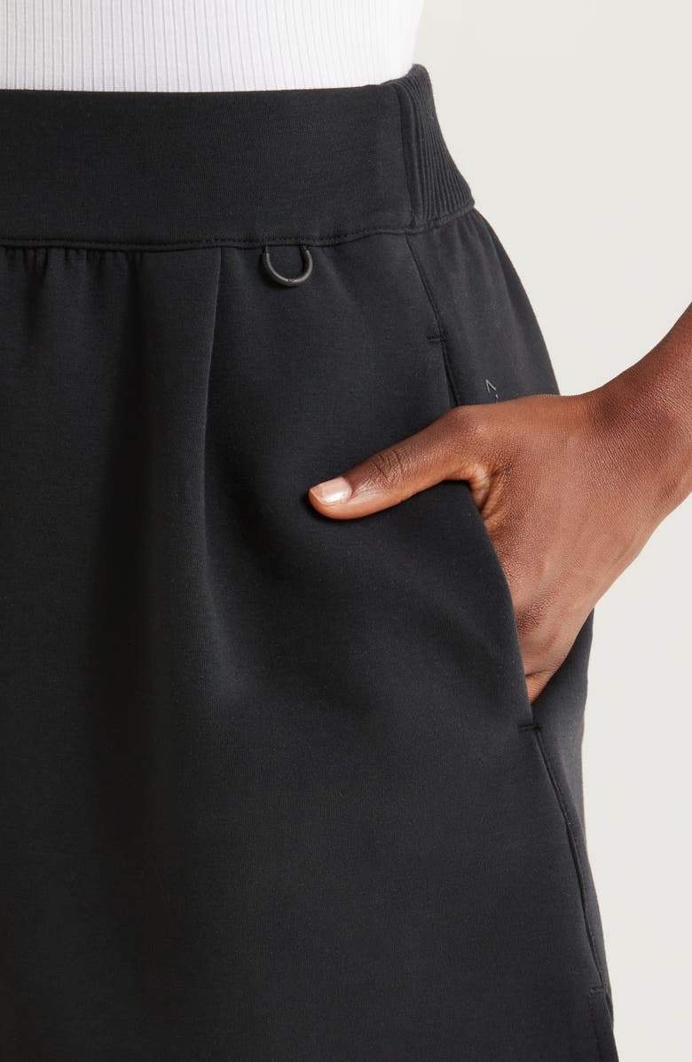 Nike 24.7 ImpossiblySoft Dri-FIT Mid-Rise Loose 4-Inch Shorts, Alternate, color, 010 010 Black/Dkskgy