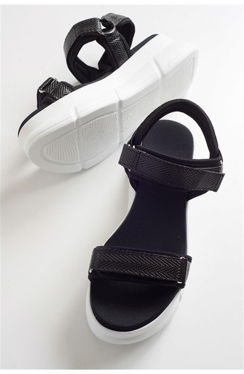 Prologue Shoes Yrmengardis Strappy Sandal, Alternate, color, Black