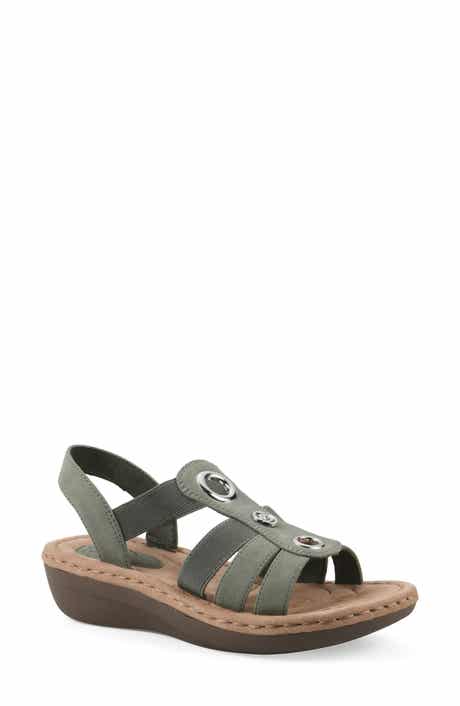 CLIFFS BY WHITE MOUNTAIN Casimir Grommet Stud Wedge Sandal