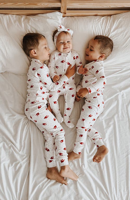 Shop L'ovedbaby X 'the Very Hungry Caterpillar™' Fitted Organic Cotton Two-piece Pajamas In Red Bird