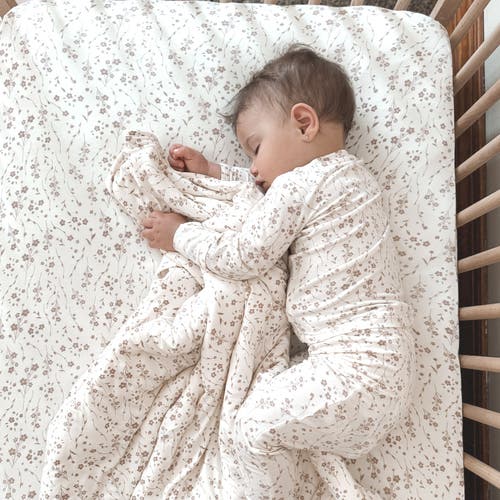 Gunamuna Crib Sheet In White