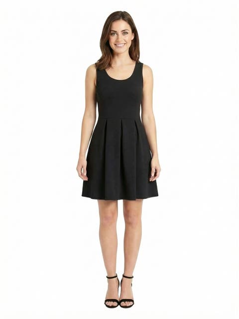 Essential Petite Scoop Neck Sleeveless Pleated Knee Length Pocket Fit N Flare Dress