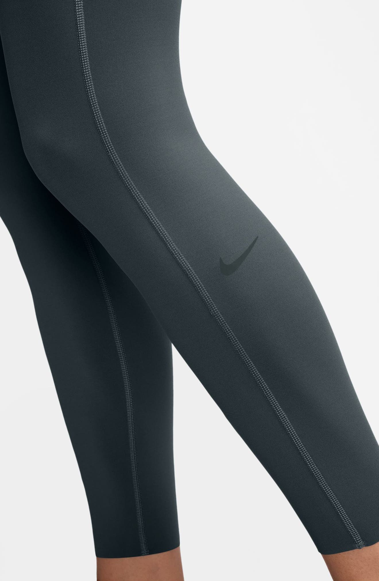 umi Nike Universa Medium-Support High-Waisted Pocket 7/8 Leggings