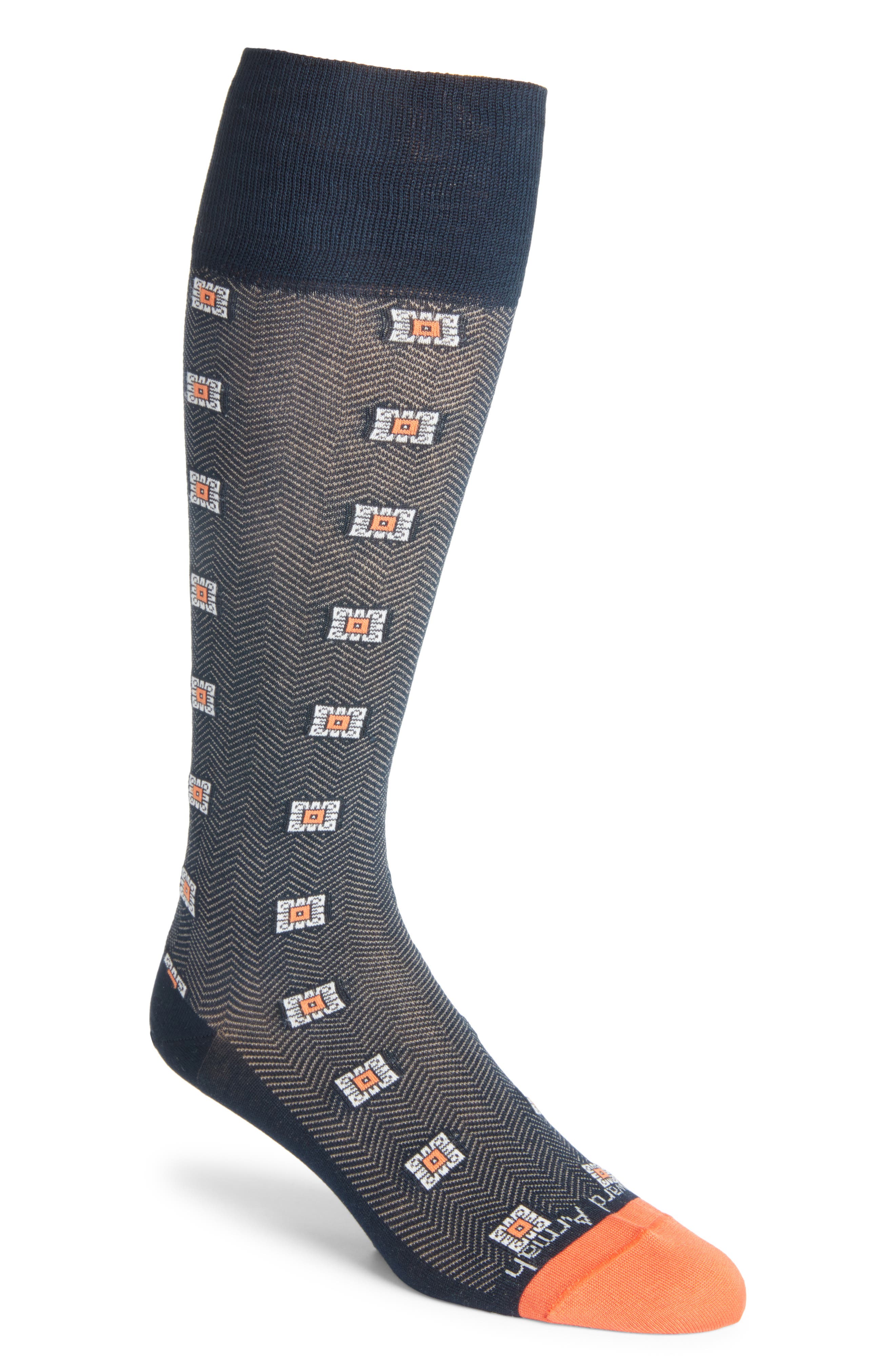 EDWARD ARMAH Herringbone Medallion Compression Dress Socks (Men ...