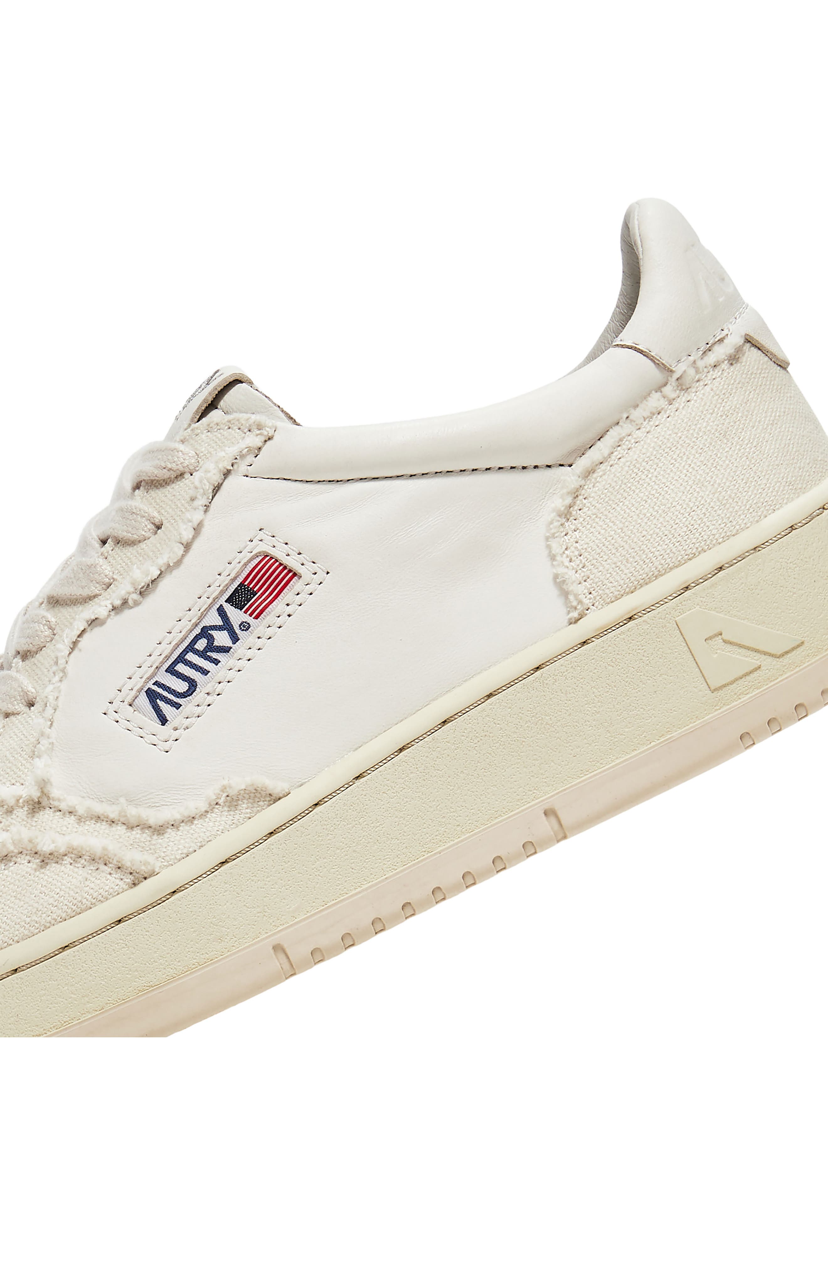 AUTRY Medalist Low Top Sneaker, Alternate, color, Canvas/ Bi Ivory