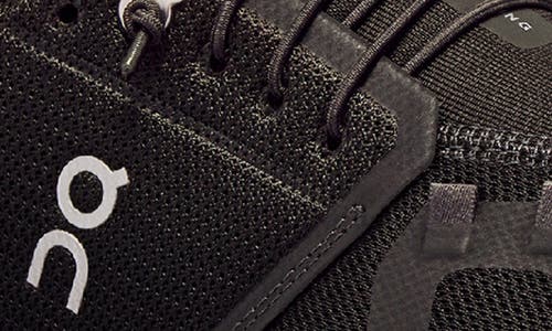 On Cloud 6 Running Sneaker In Black/black