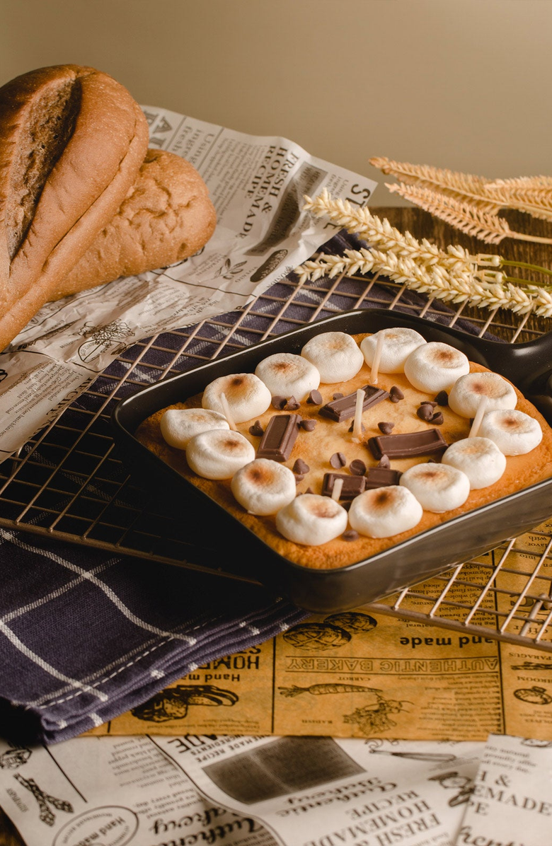 Southlake gifts Skillet S'more Chocolate and Marshmallow Candle, Alternate, color, Light Brown / White