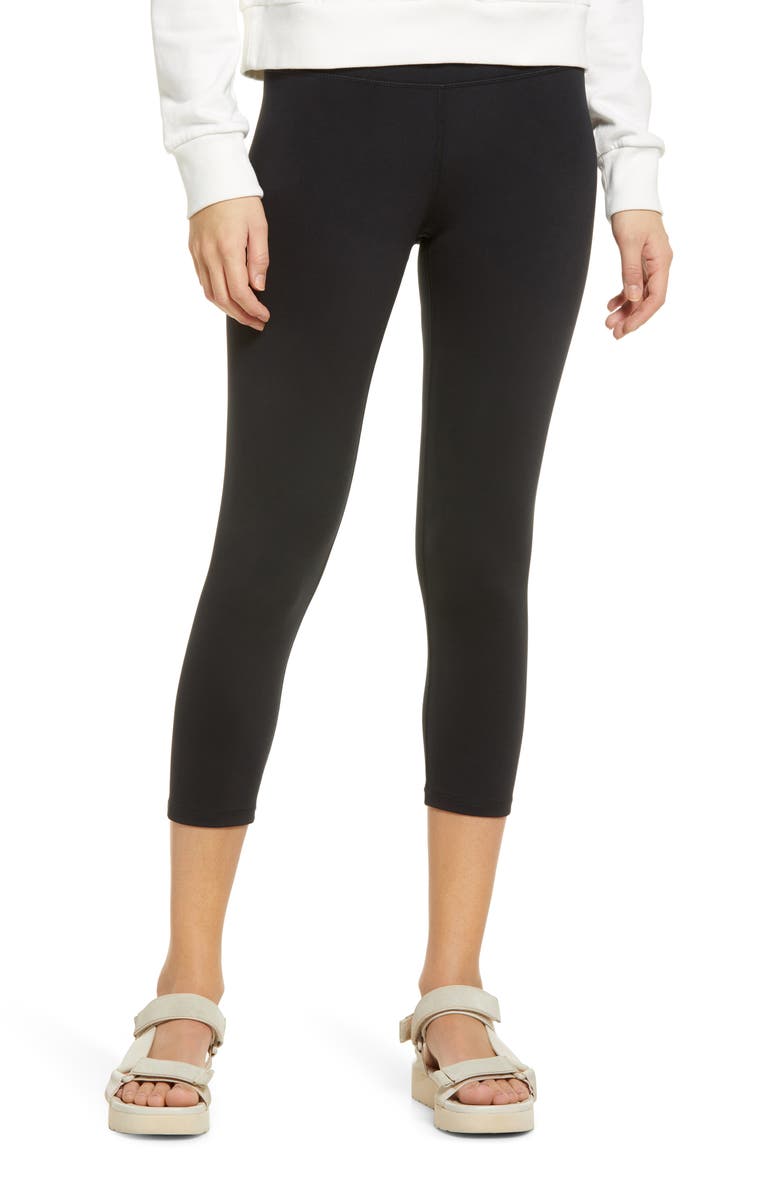 Hue Women's Active Cool Breeze Pocket Capri Performance Leggings, Main, color,